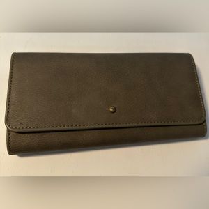 Universal Thread Women’s Tri-Fold Snap Close Wallet